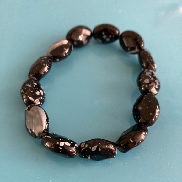 Assorted bracelet bundle - Picture 4 of 9